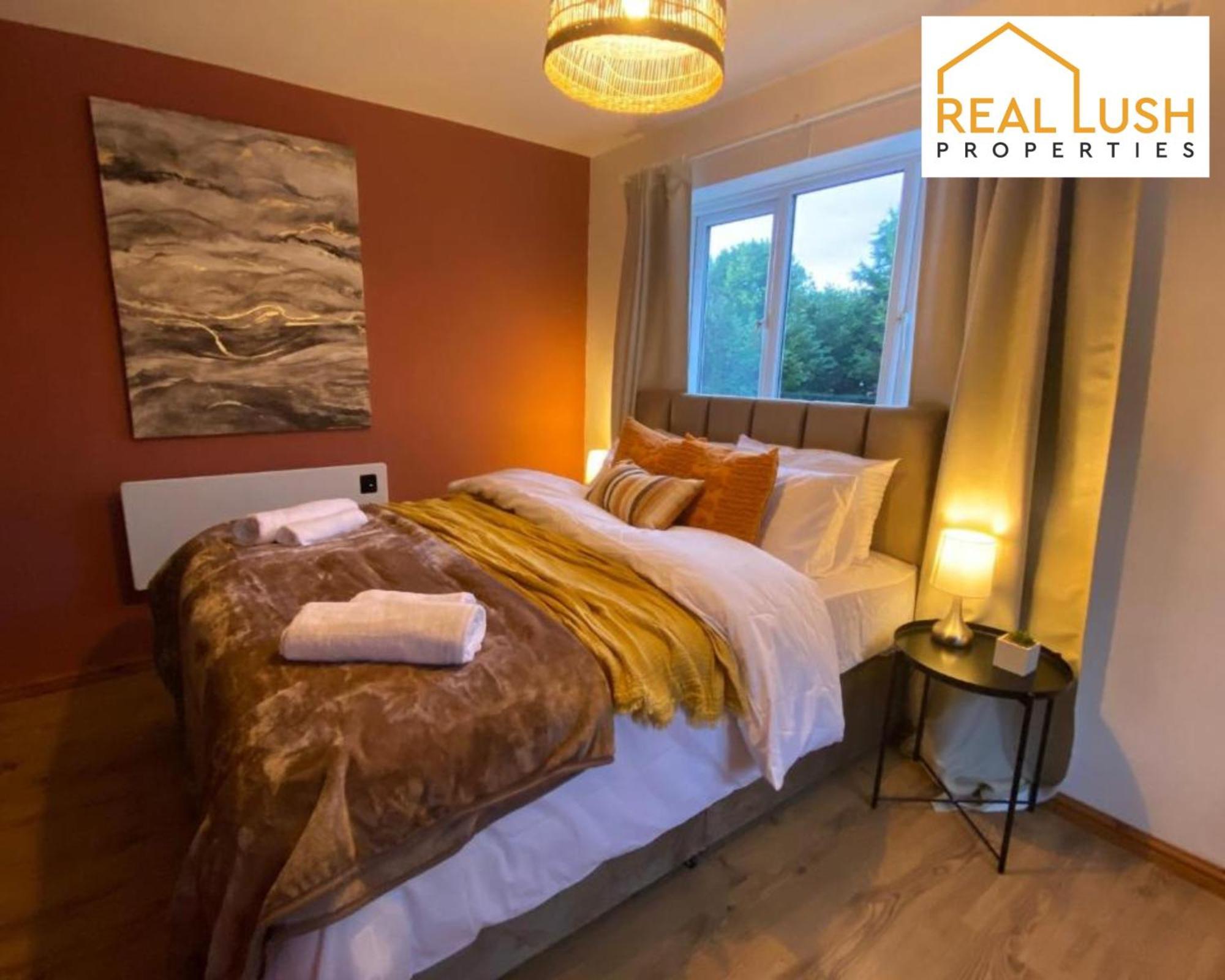 One-Bedroom Apartment By Real Lush Properties In Langsett Wolverhampton Exterior foto