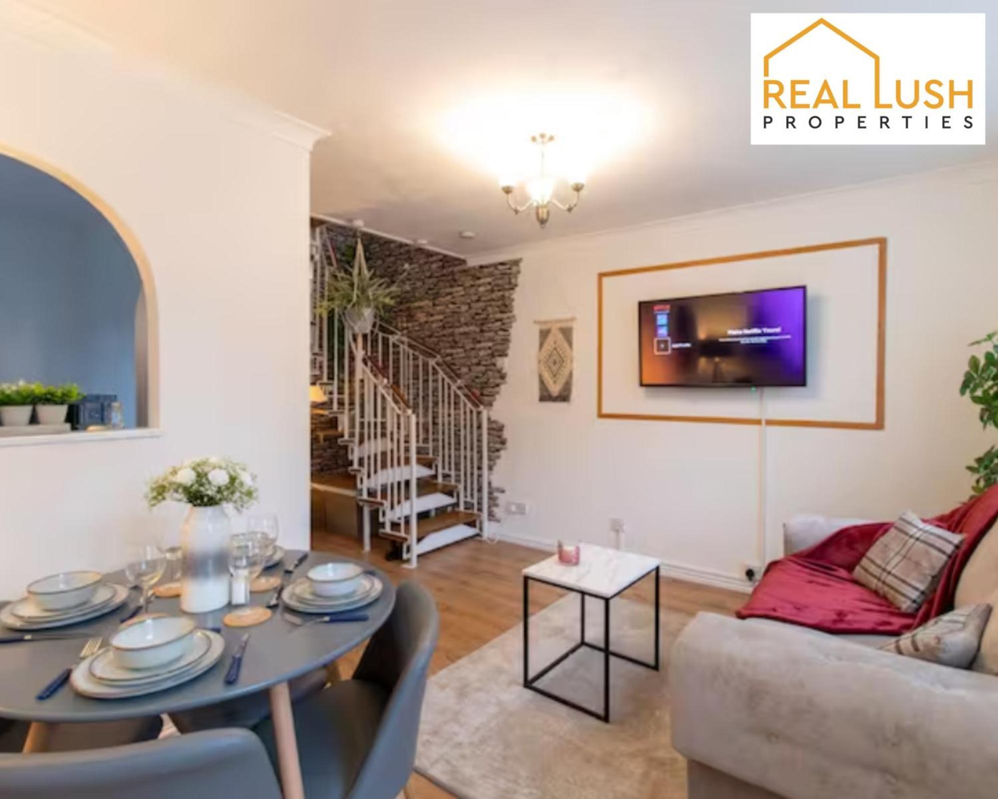 One-Bedroom Apartment By Real Lush Properties In Langsett Wolverhampton Exterior foto